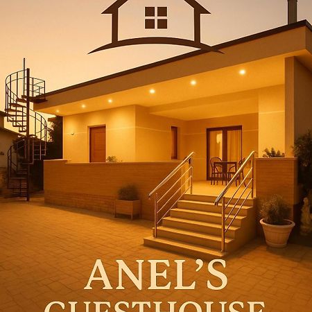 Anel'S Guesthouse Berat Bagian luar foto