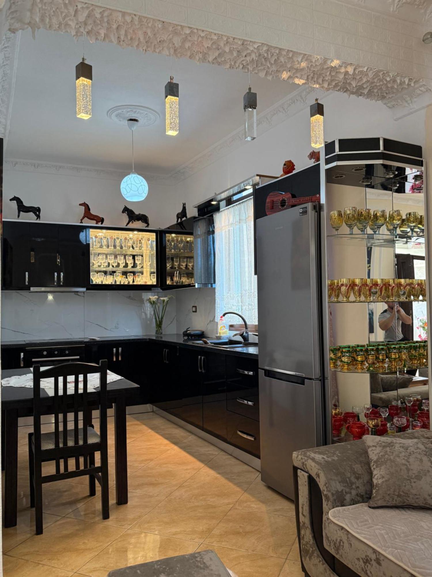 Anel'S Guesthouse Berat Bagian luar foto
