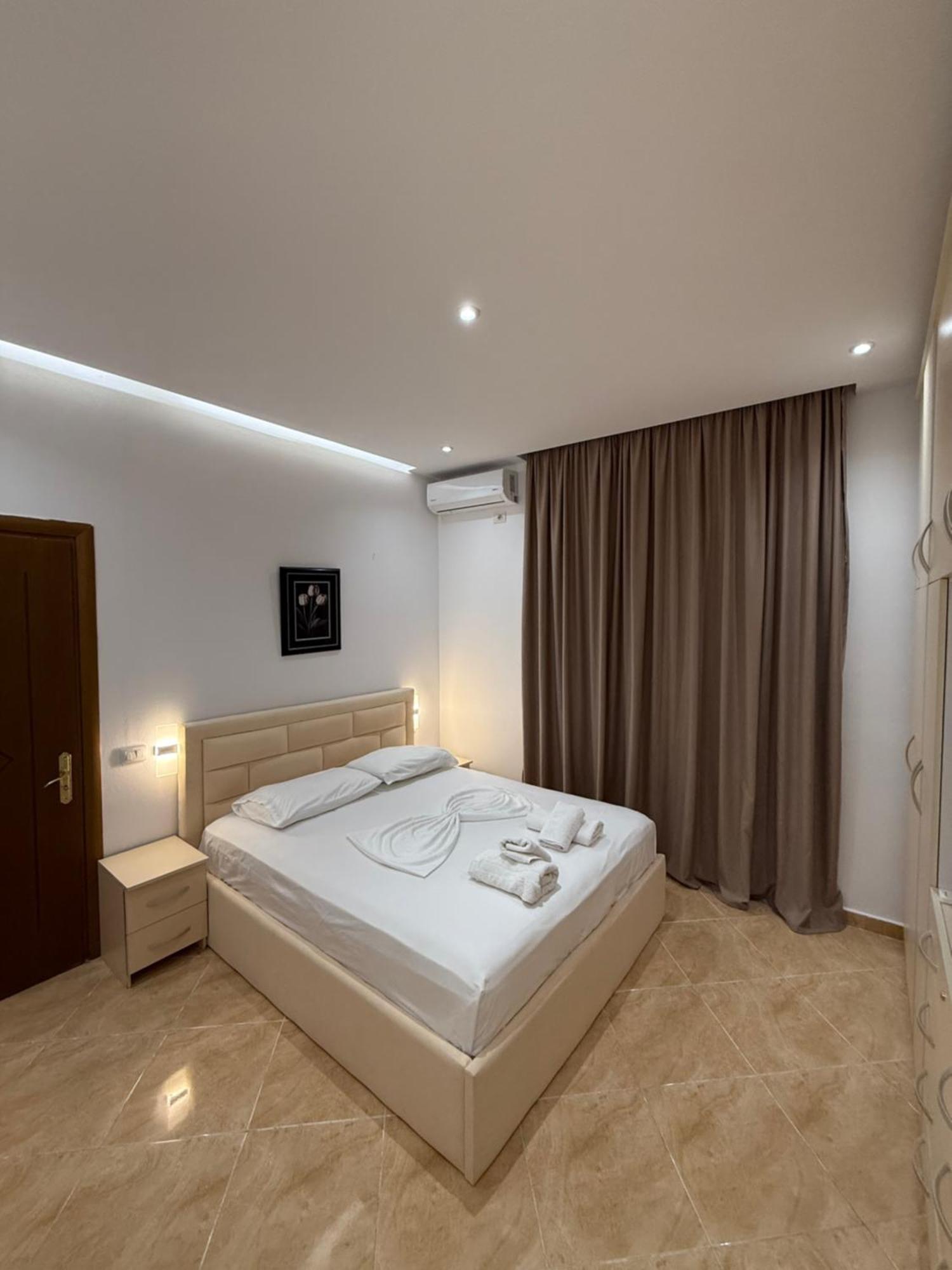 Anel'S Guesthouse Berat Bagian luar foto