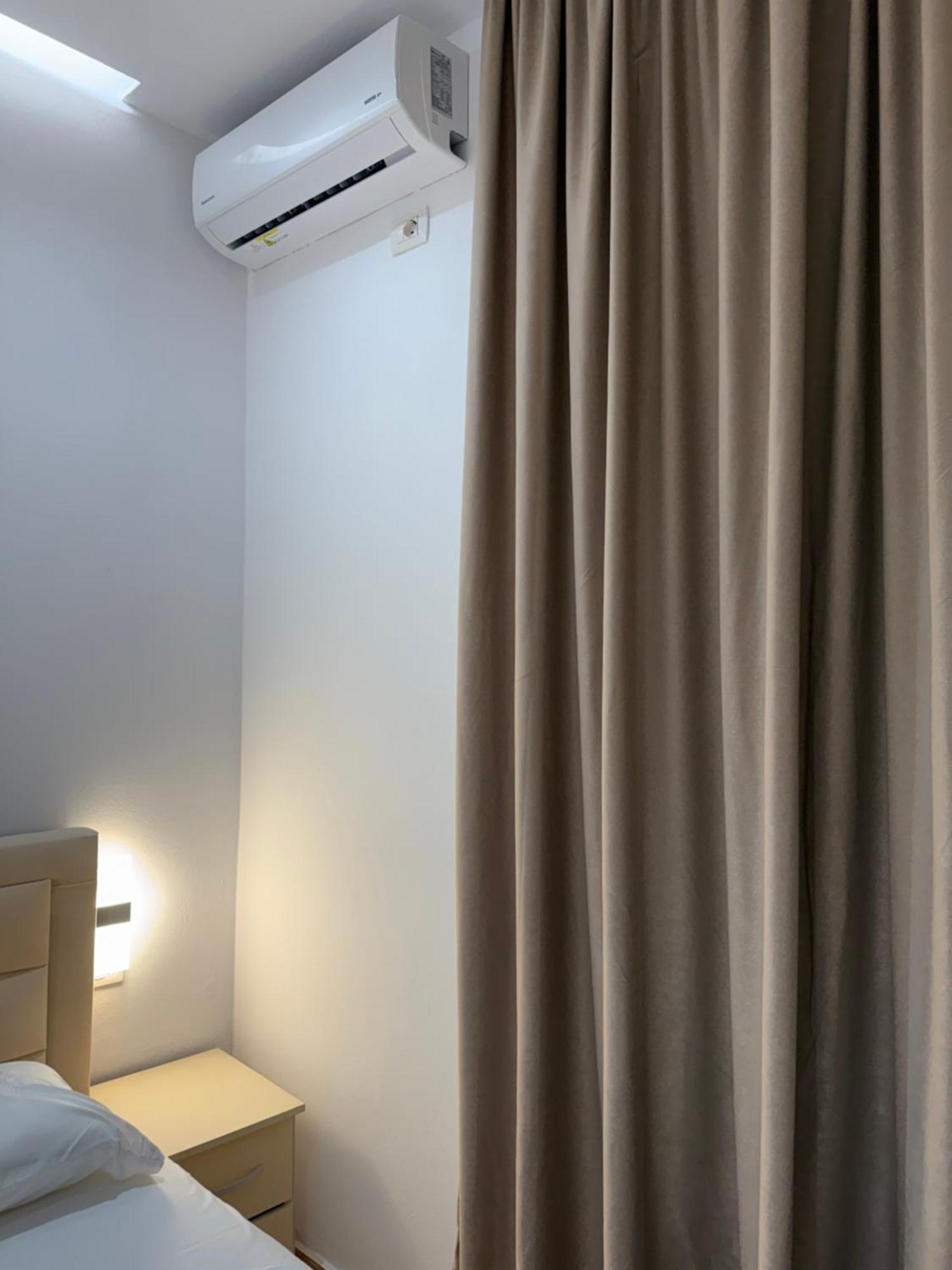 Anel'S Guesthouse Berat Bagian luar foto